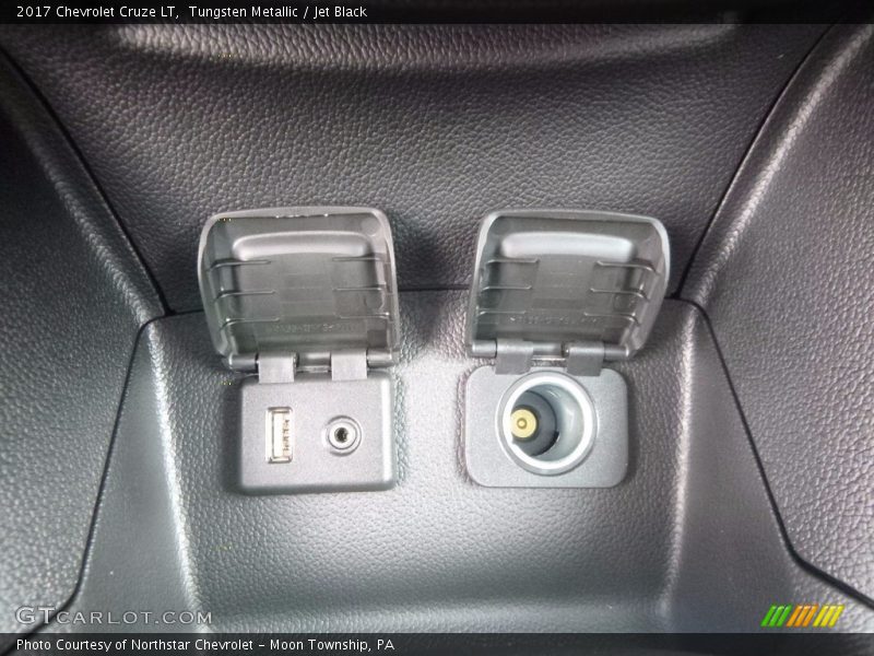 Tungsten Metallic / Jet Black 2017 Chevrolet Cruze LT