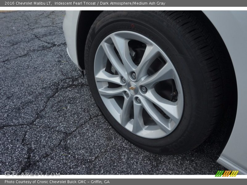 Iridescent Pearl Tricoat / Dark Atmosphere/Medium Ash Gray 2016 Chevrolet Malibu LT