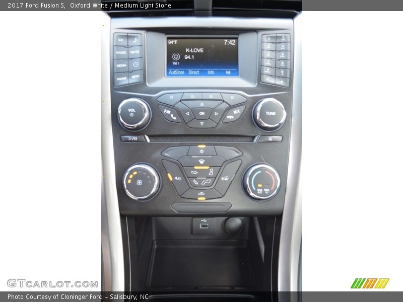 Oxford White / Medium Light Stone 2017 Ford Fusion S