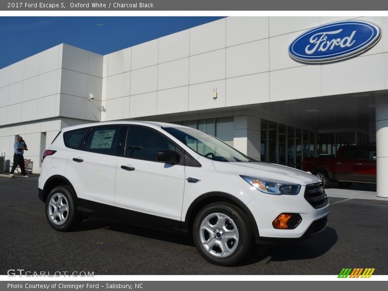 Oxford White / Charcoal Black 2017 Ford Escape S