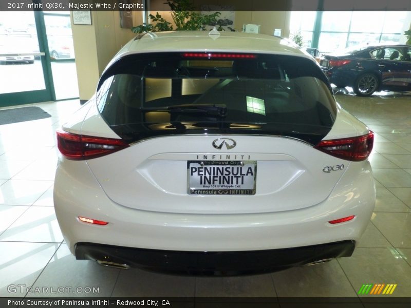 Majestic White / Graphite 2017 Infiniti QX30
