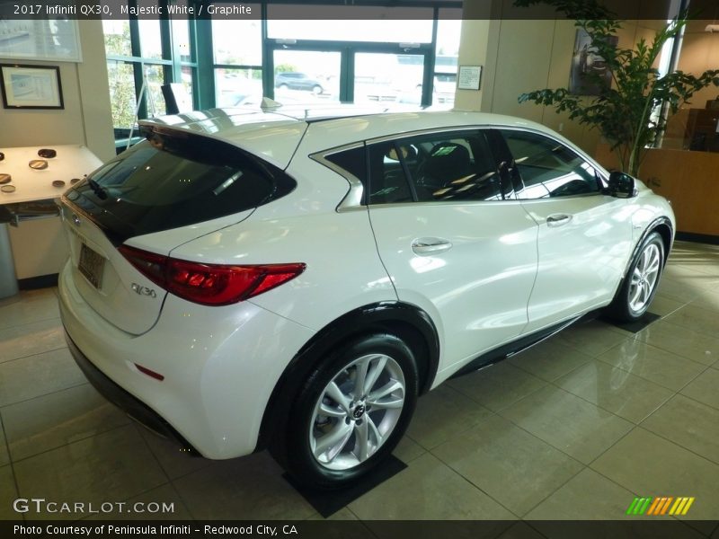 Majestic White / Graphite 2017 Infiniti QX30