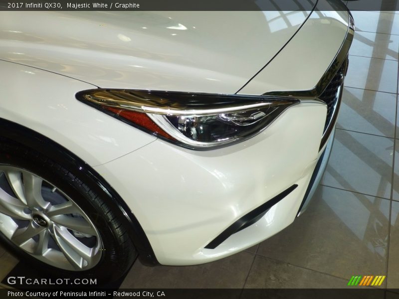 Majestic White / Graphite 2017 Infiniti QX30