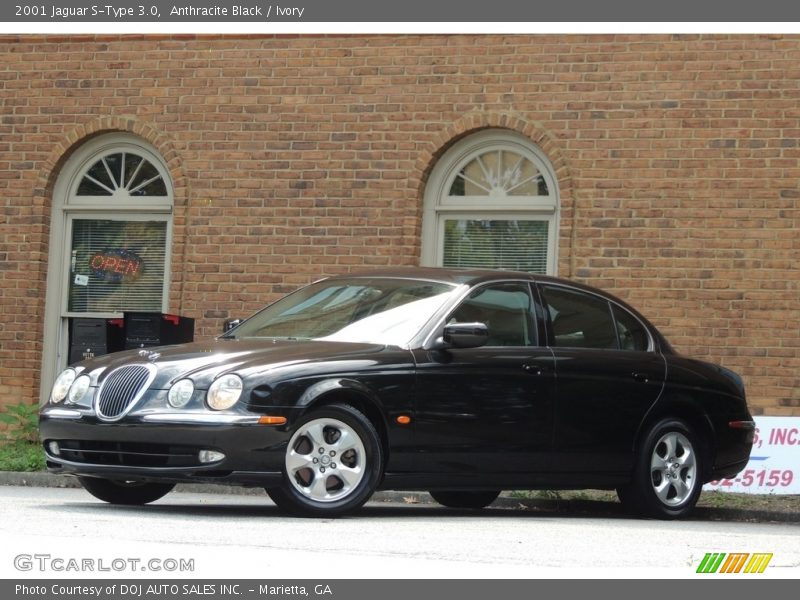 Front 3/4 View of 2001 S-Type 3.0
