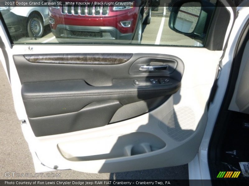 Door Panel of 2017 Grand Caravan SE