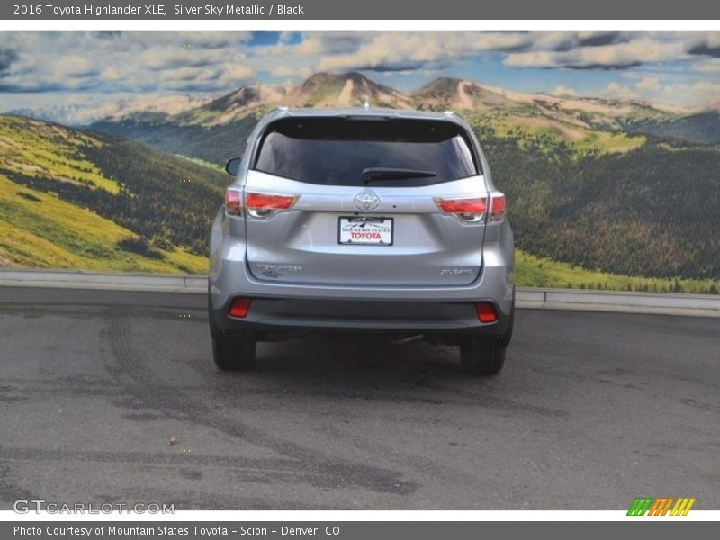 Silver Sky Metallic / Black 2016 Toyota Highlander XLE