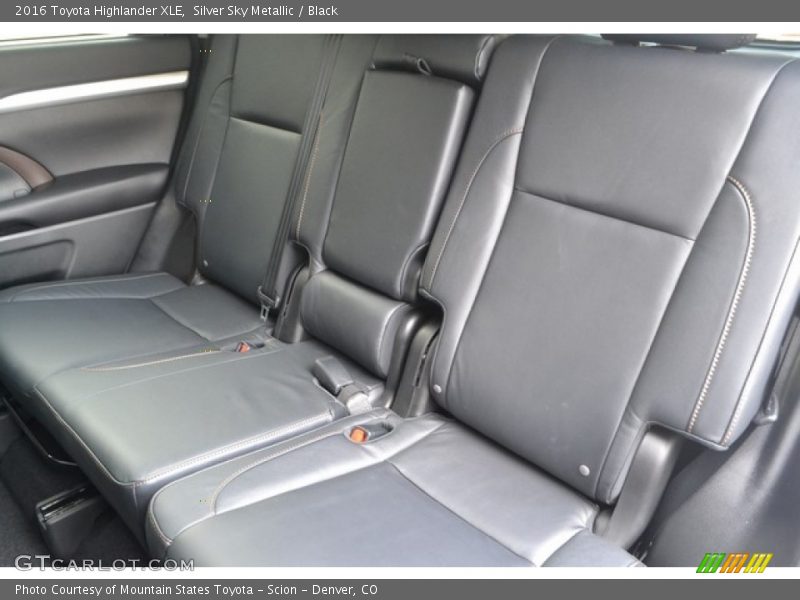Silver Sky Metallic / Black 2016 Toyota Highlander XLE