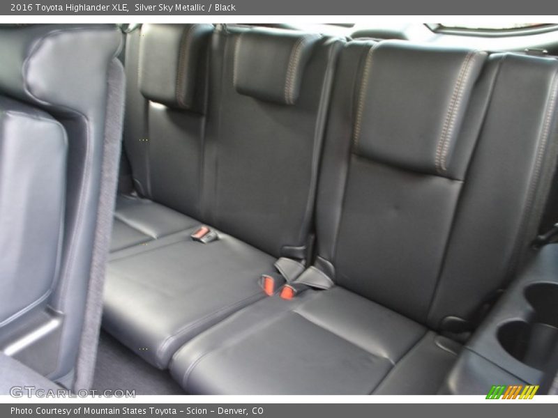 Silver Sky Metallic / Black 2016 Toyota Highlander XLE