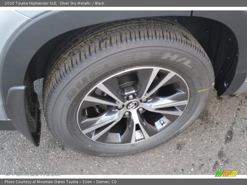 Silver Sky Metallic / Black 2016 Toyota Highlander XLE