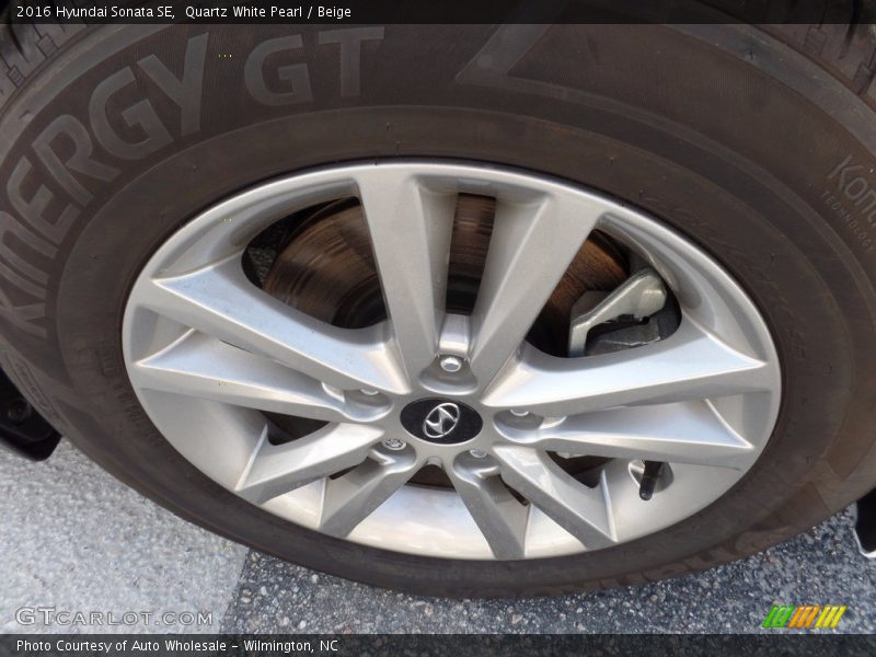 Quartz White Pearl / Beige 2016 Hyundai Sonata SE