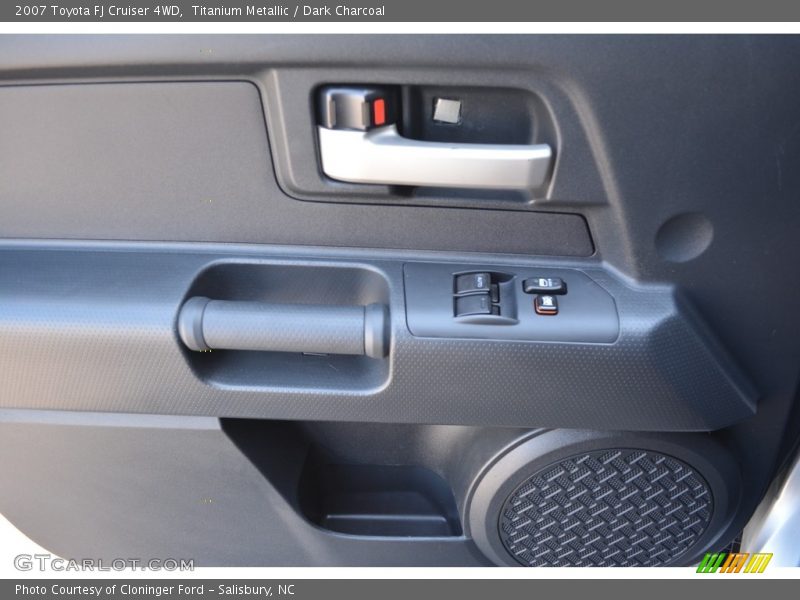 Titanium Metallic / Dark Charcoal 2007 Toyota FJ Cruiser 4WD