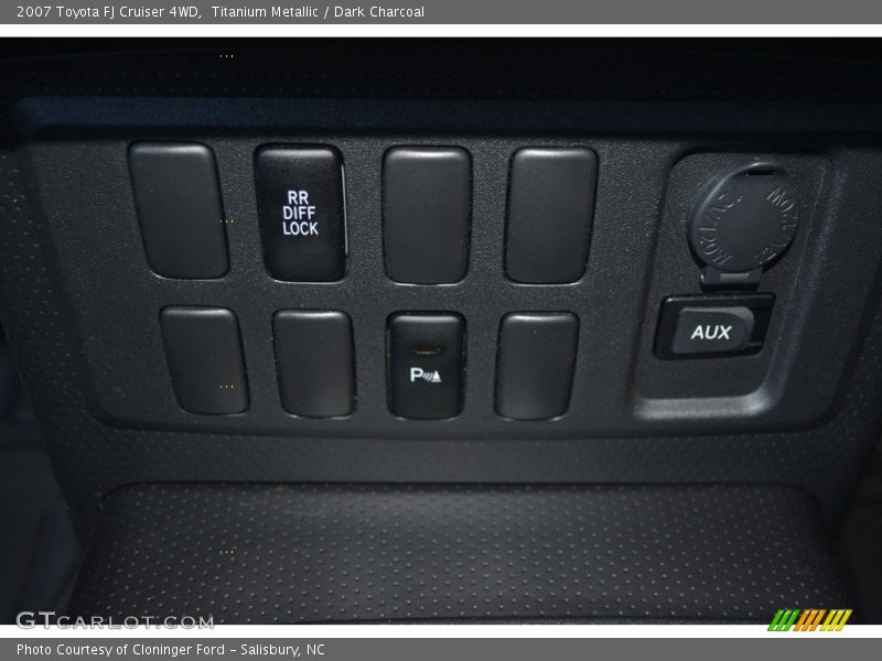 Titanium Metallic / Dark Charcoal 2007 Toyota FJ Cruiser 4WD