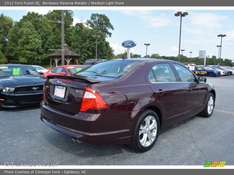 Bordeaux Reserve Metallic / Medium Light Stone 2012 Ford Fusion SE