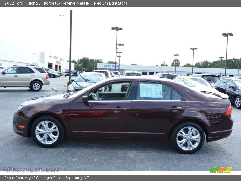 Bordeaux Reserve Metallic / Medium Light Stone 2012 Ford Fusion SE