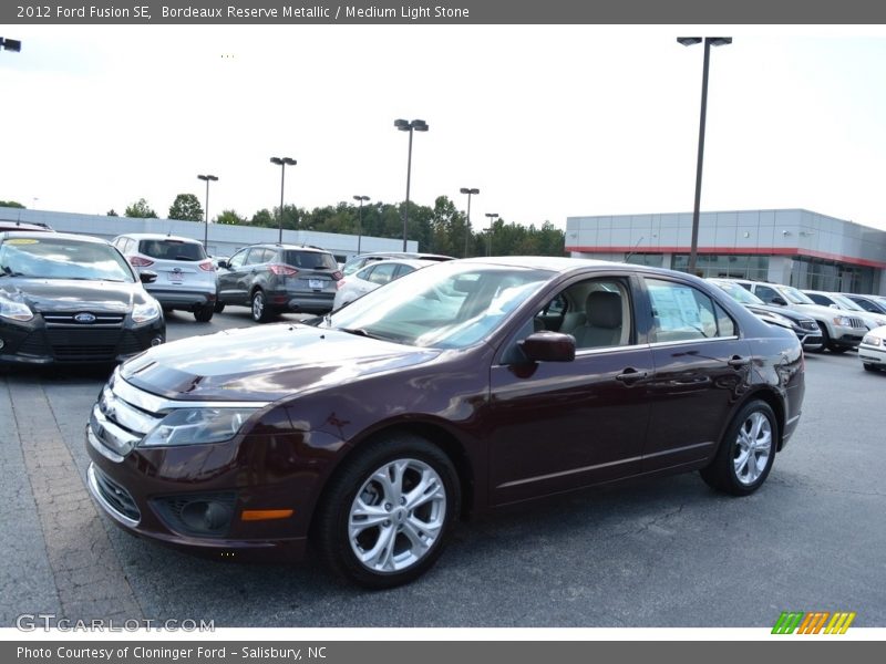 Bordeaux Reserve Metallic / Medium Light Stone 2012 Ford Fusion SE