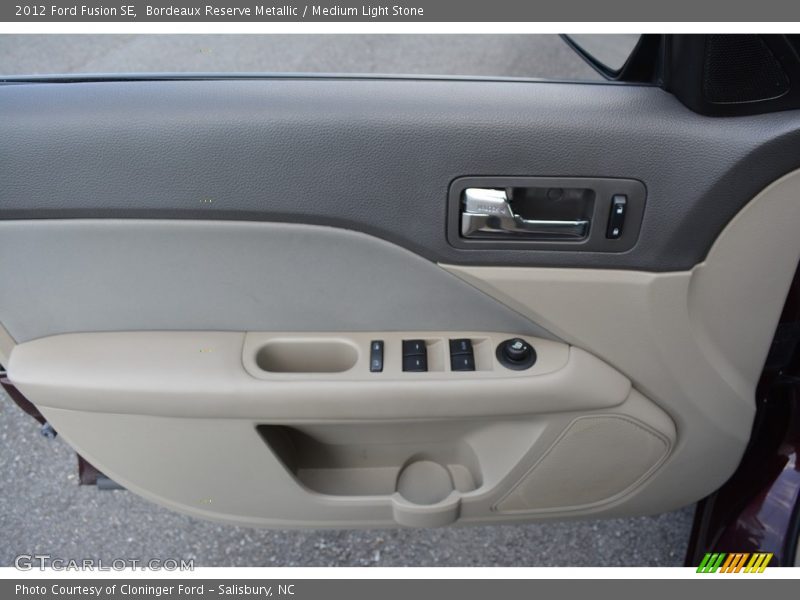 Bordeaux Reserve Metallic / Medium Light Stone 2012 Ford Fusion SE
