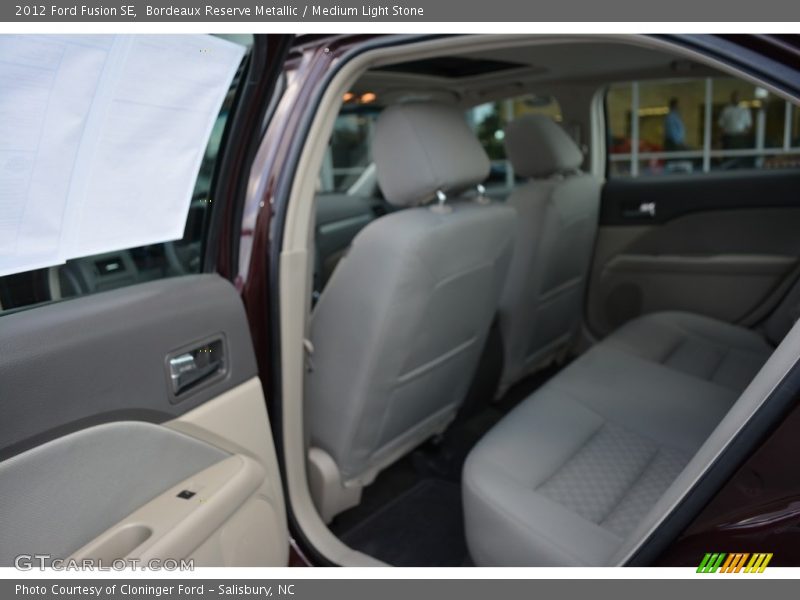 Bordeaux Reserve Metallic / Medium Light Stone 2012 Ford Fusion SE