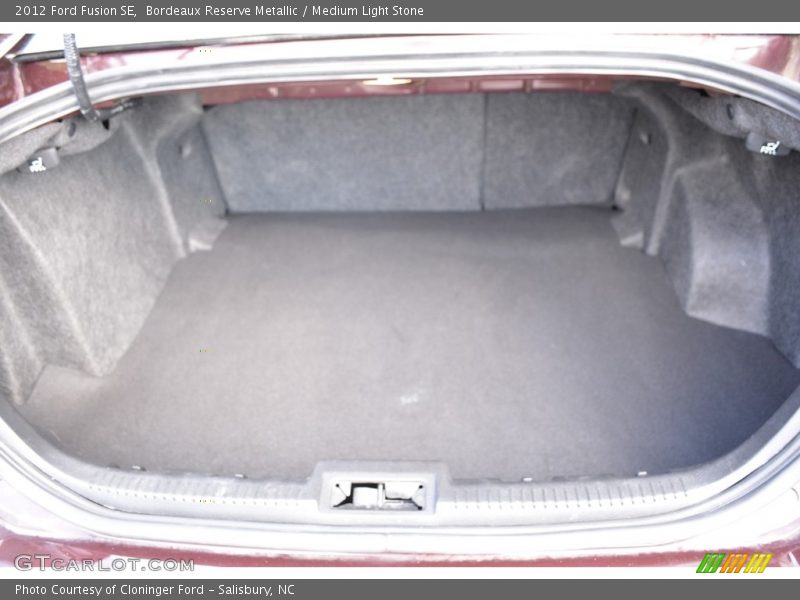Bordeaux Reserve Metallic / Medium Light Stone 2012 Ford Fusion SE