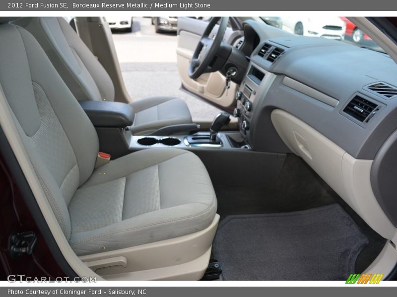 Bordeaux Reserve Metallic / Medium Light Stone 2012 Ford Fusion SE