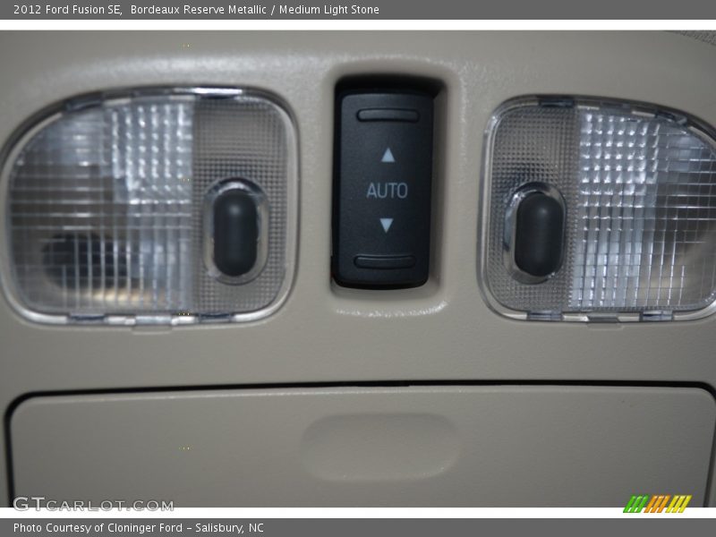Bordeaux Reserve Metallic / Medium Light Stone 2012 Ford Fusion SE