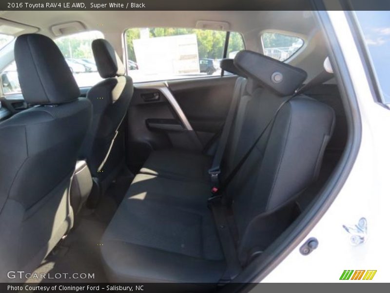 Super White / Black 2016 Toyota RAV4 LE AWD