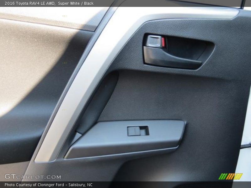 Super White / Black 2016 Toyota RAV4 LE AWD