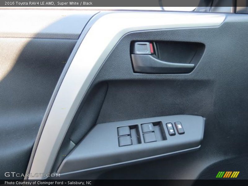 Super White / Black 2016 Toyota RAV4 LE AWD