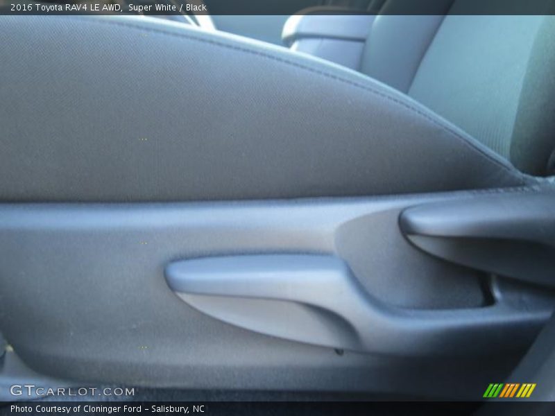 Super White / Black 2016 Toyota RAV4 LE AWD