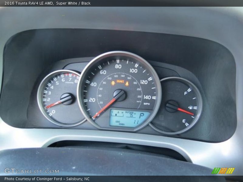 Super White / Black 2016 Toyota RAV4 LE AWD