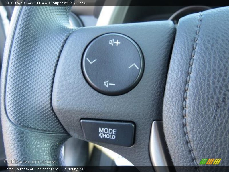 Super White / Black 2016 Toyota RAV4 LE AWD
