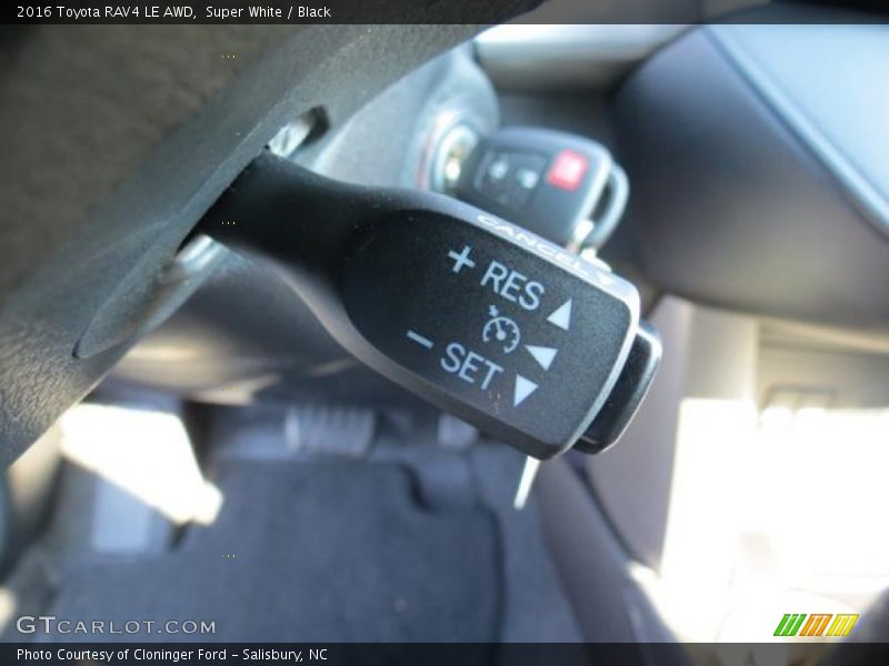 Super White / Black 2016 Toyota RAV4 LE AWD