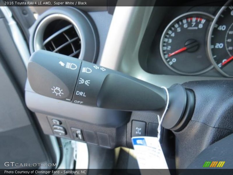 Super White / Black 2016 Toyota RAV4 LE AWD