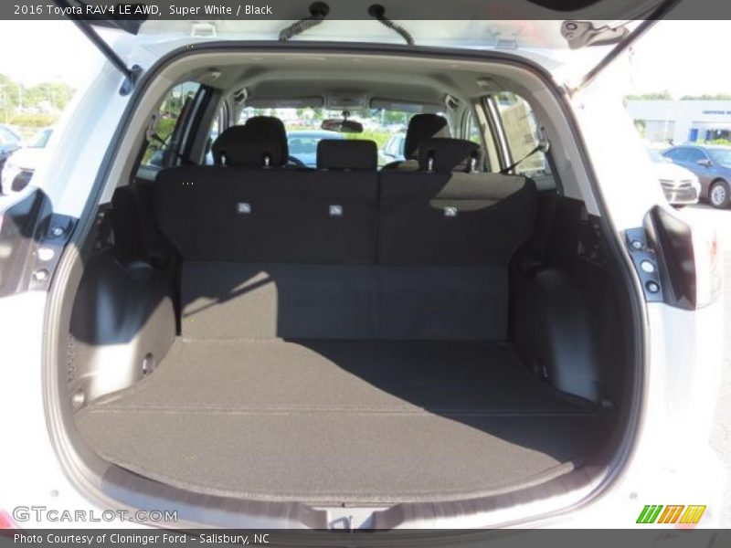 Super White / Black 2016 Toyota RAV4 LE AWD