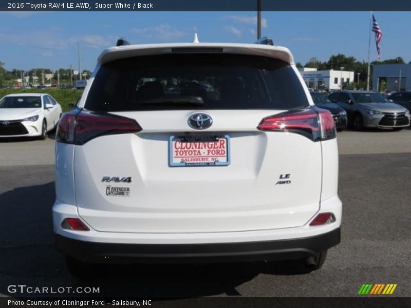 Super White / Black 2016 Toyota RAV4 LE AWD