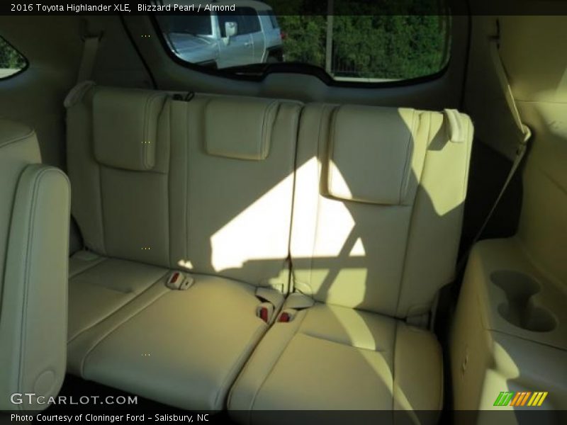 Blizzard Pearl / Almond 2016 Toyota Highlander XLE