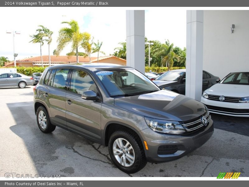 Pepper Gray Metallic / Black 2014 Volkswagen Tiguan S