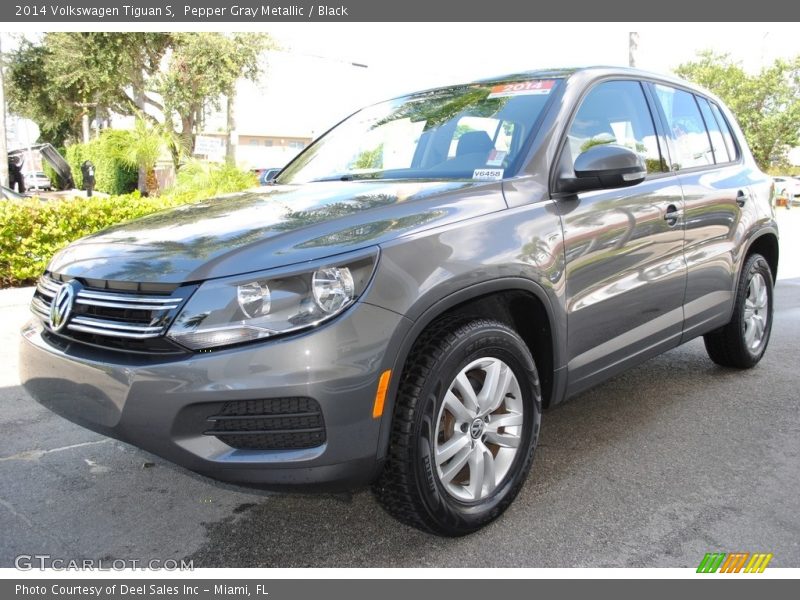 Pepper Gray Metallic / Black 2014 Volkswagen Tiguan S