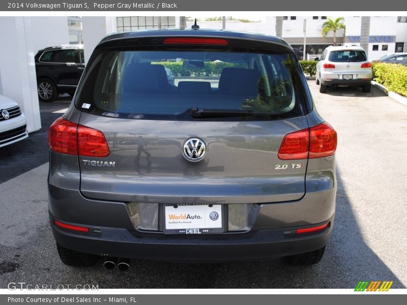 Pepper Gray Metallic / Black 2014 Volkswagen Tiguan S