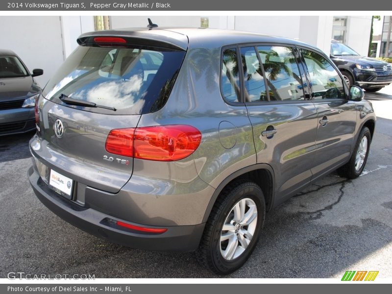 Pepper Gray Metallic / Black 2014 Volkswagen Tiguan S