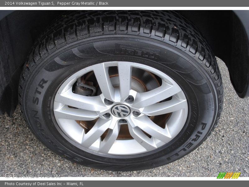Pepper Gray Metallic / Black 2014 Volkswagen Tiguan S
