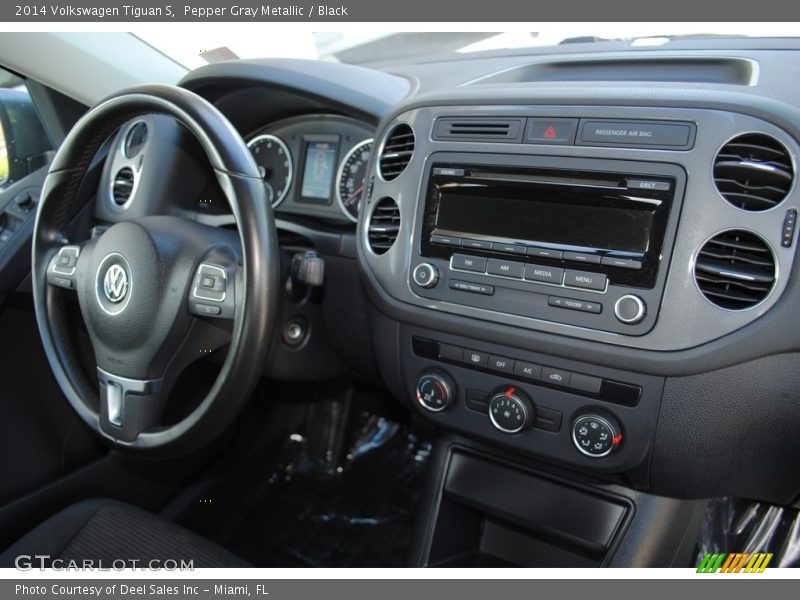 Pepper Gray Metallic / Black 2014 Volkswagen Tiguan S