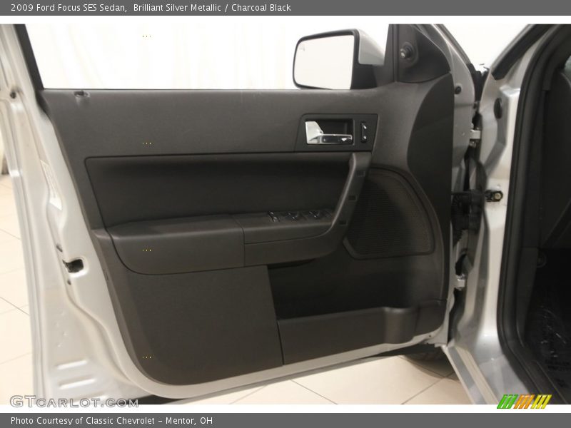 Brilliant Silver Metallic / Charcoal Black 2009 Ford Focus SES Sedan
