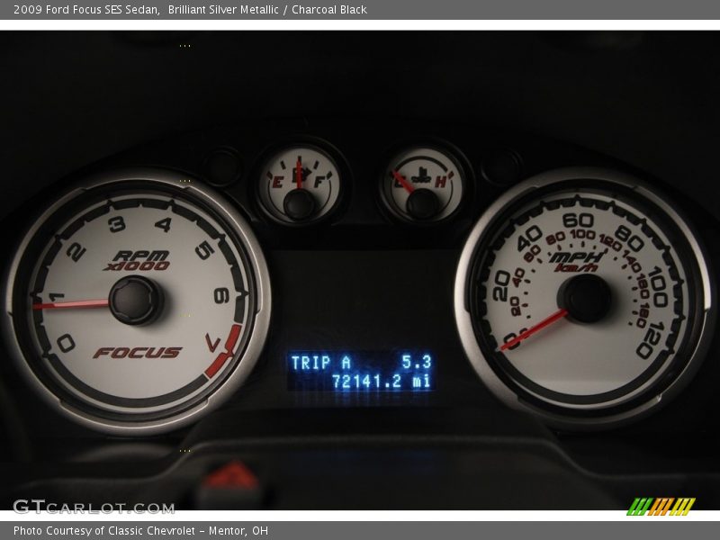 Brilliant Silver Metallic / Charcoal Black 2009 Ford Focus SES Sedan