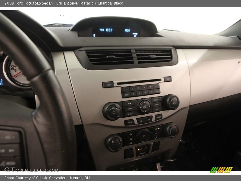 Brilliant Silver Metallic / Charcoal Black 2009 Ford Focus SES Sedan