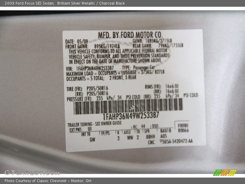Brilliant Silver Metallic / Charcoal Black 2009 Ford Focus SES Sedan