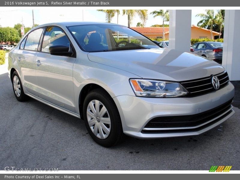 Front 3/4 View of 2016 Jetta S