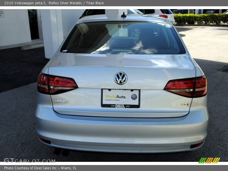 Reflex Silver Metallic / Titan Black 2016 Volkswagen Jetta S