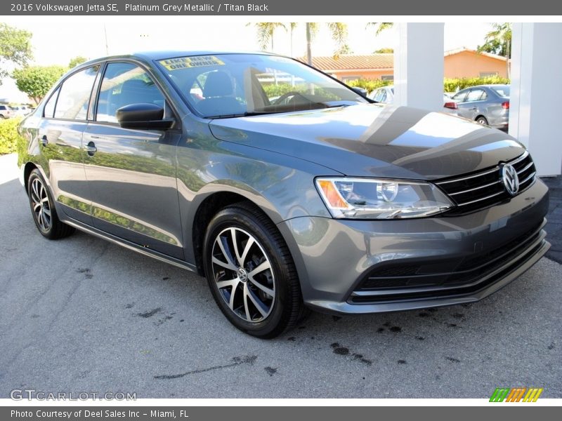 Platinum Grey Metallic / Titan Black 2016 Volkswagen Jetta SE