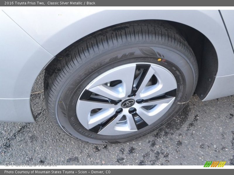Classic Silver Metallic / Black 2016 Toyota Prius Two