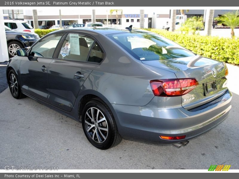 Platinum Grey Metallic / Titan Black 2016 Volkswagen Jetta SE